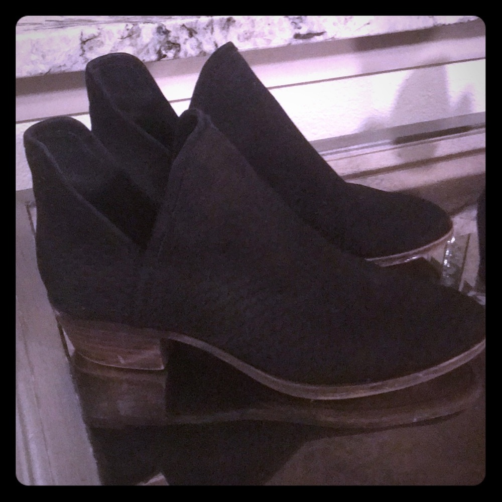 Black lucky brand booties
